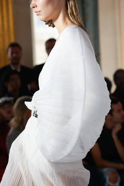 Look 14
